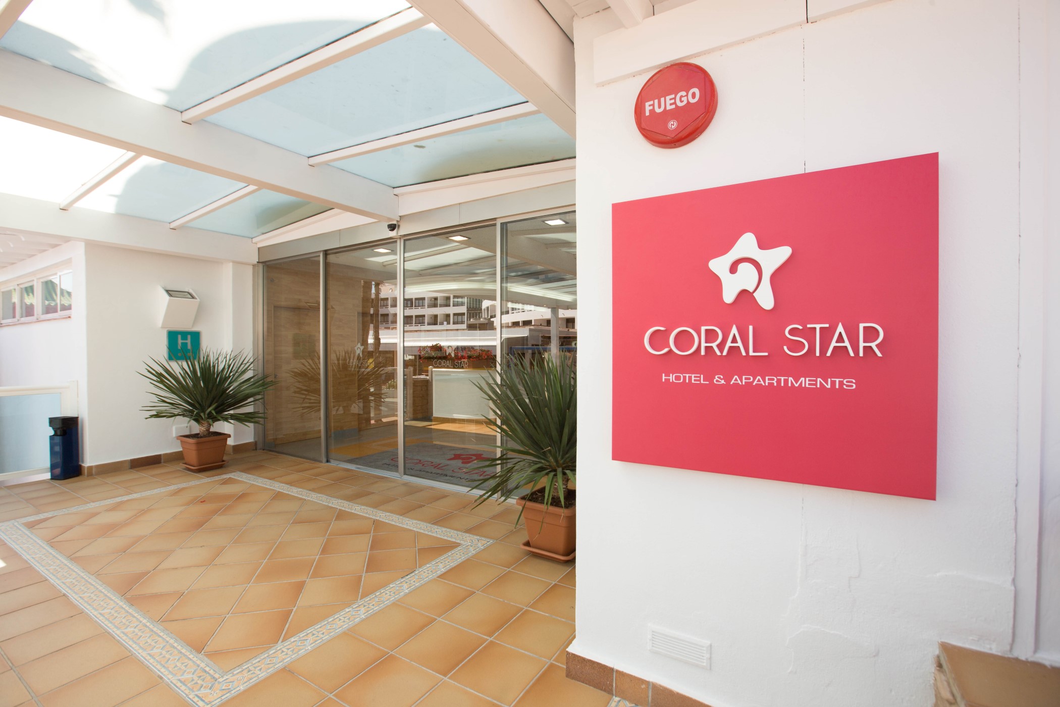 Coral apartments. Coral Hotels Resorts крем перевод на русский.