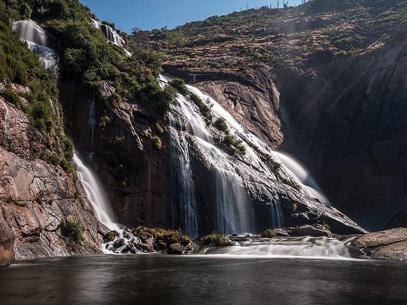 Imagen: https://images.neobookings.com/cms/devel.www.aldahotels.es/section/los-3-mejores-lugares-para-ir-de-vacaciones-con-ninos-en-galicia/pics/los-3-mejores-lugares-para-ir-de-vacaciones-con-ninos-en-galicia-dmeo9doe94.jpeg