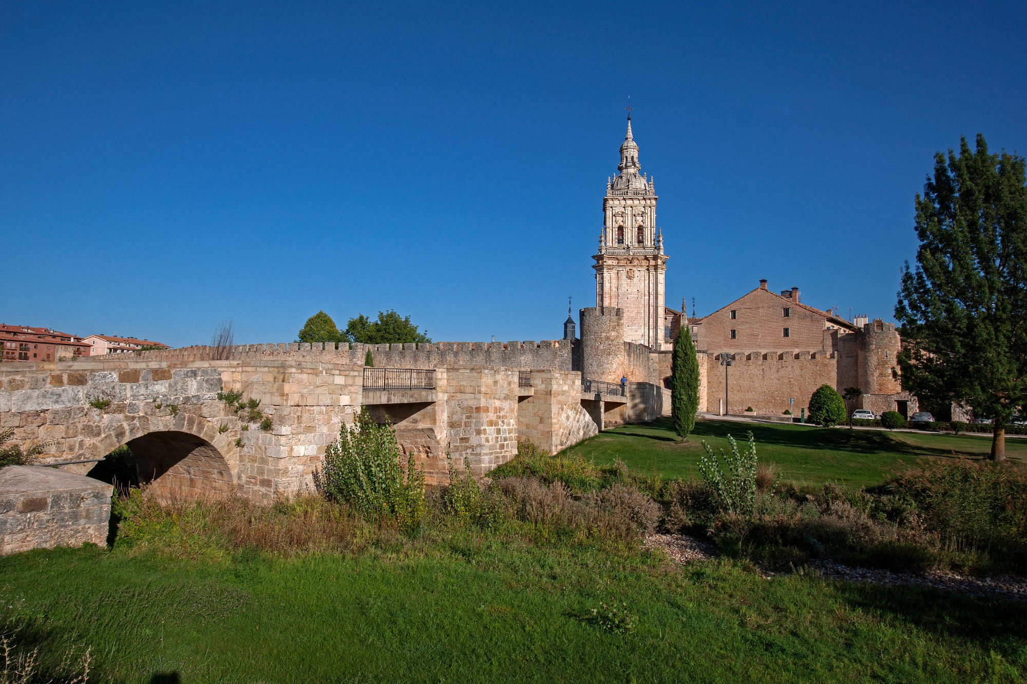 Imagen: https://images.neobookings.com/cms/devel.www.aldahotels.es/section/los-6-pueblos-de-soria-mas-bonitos-para-visitar-desde-la-ciudad/pics/los-6-pueblos-de-soria-mas-bonitos-para-visitar-desde-la-ciudad-r2e5k1zeq8.jpeg