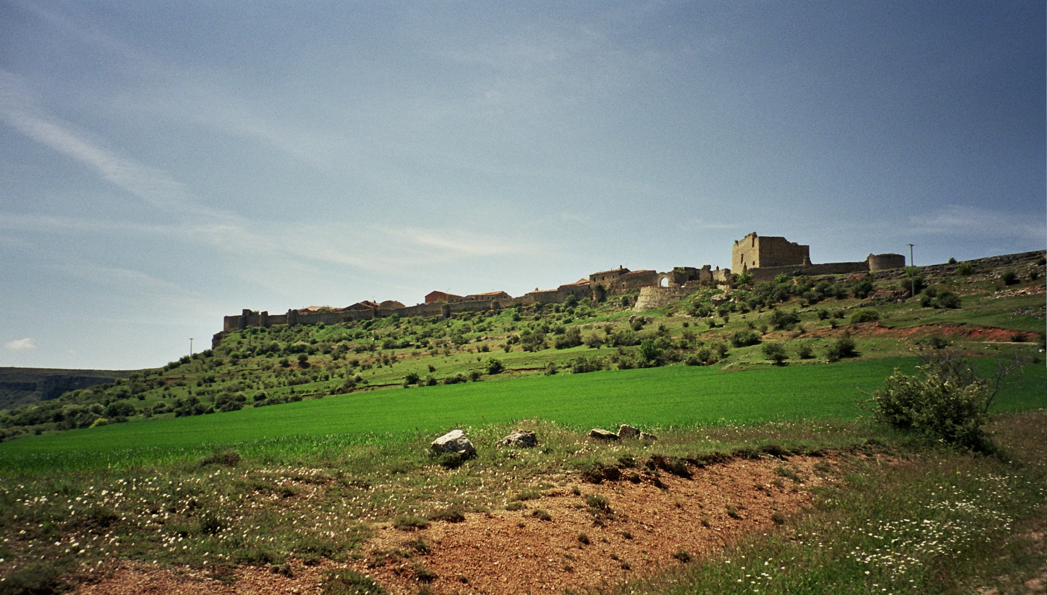 Imagen: https://images.neobookings.com/cms/devel.www.aldahotels.es/section/los-6-pueblos-de-soria-mas-bonitos-para-visitar-desde-la-ciudad/pics/los-6-pueblos-de-soria-mas-bonitos-para-visitar-desde-la-ciudad-zme427xlgp.jpeg