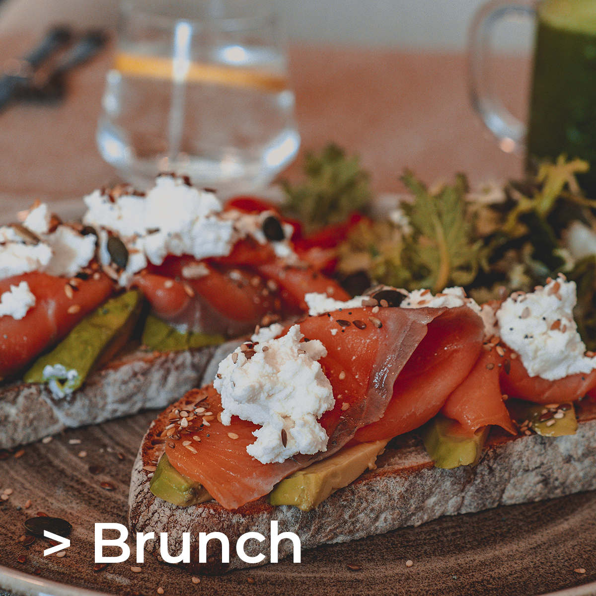 Imagen: https://images.neobookings.com/cms/rafanadalclub.com/section/sport-cafe/pics/sport-cafe-9gwmonpl6p.jpeg