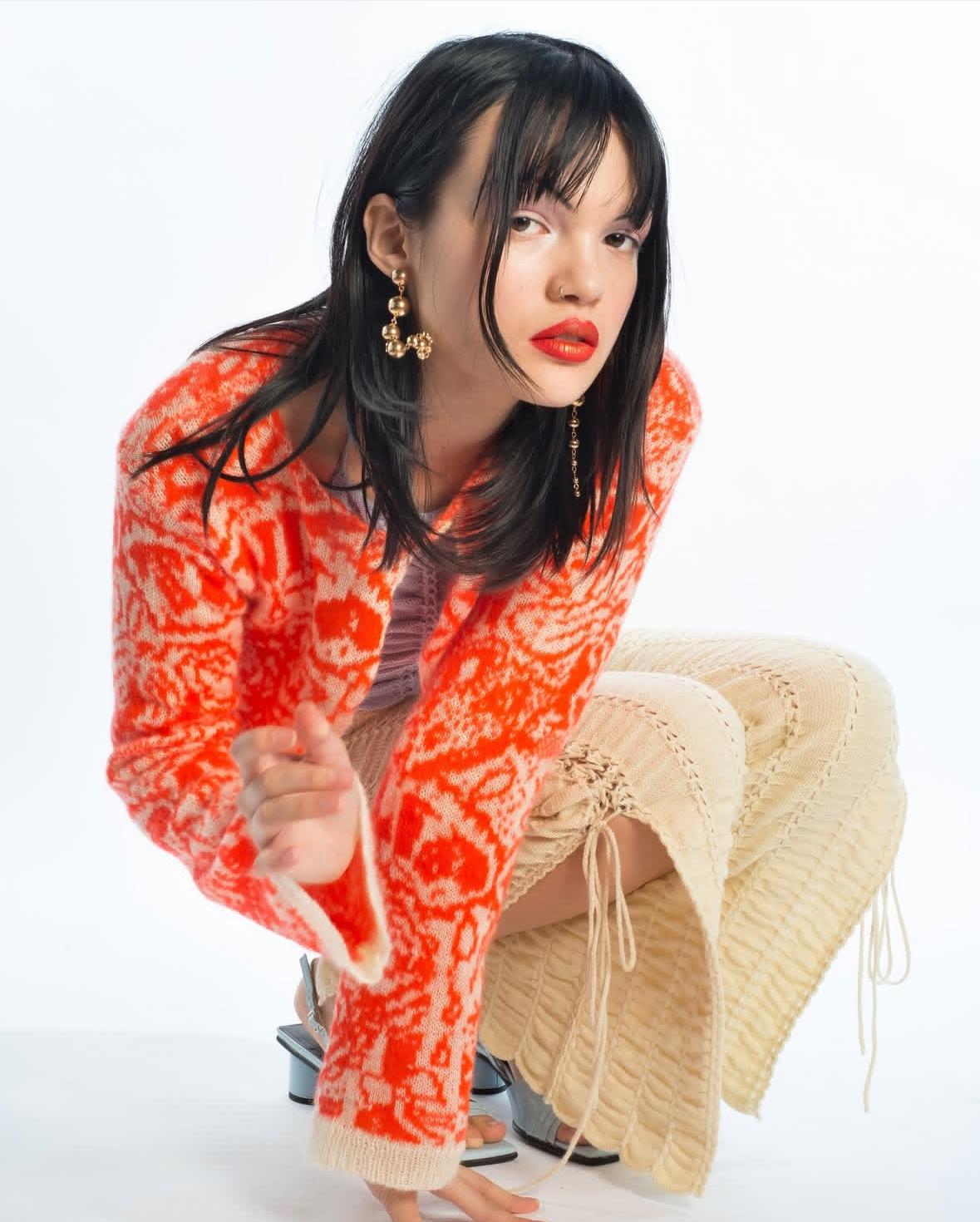 Imagen: https://images.neobookings.com/cms/theconcepthotels.com/section/alicia-morgand-lets-make-knitwear-great-again/pics/alicia-morgand-lets-make-knitwear-great-again-g4lr4r6w98.jpeg