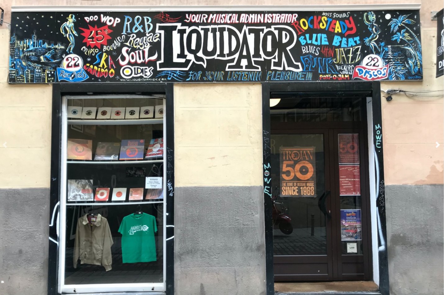 Imagen: https://images.neobookings.com/cms/umusic-hotels.com/section/a-vinyl-walking-tour-from-umusic-hotel-madrid/pics/a-vinyl-walking-tour-from-umusic-hotel-madrid-g4lryqzw98.jpeg