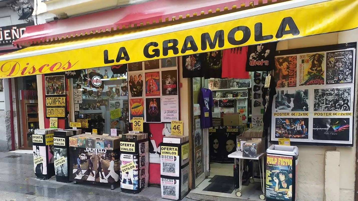 Imagen: https://images.neobookings.com/cms/umusic-hotels.com/section/a-vinyl-walking-tour-from-umusic-hotel-madrid/pics/a-vinyl-walking-tour-from-umusic-hotel-madrid-6ze3342exp.jpeg