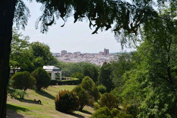 Imagen: https://images.neobookings.com/cms/umusic-hotels.com/section/experience-madrid-from-above/pics/experience-madrid-from-above-zme4g5xegp.jpeg
