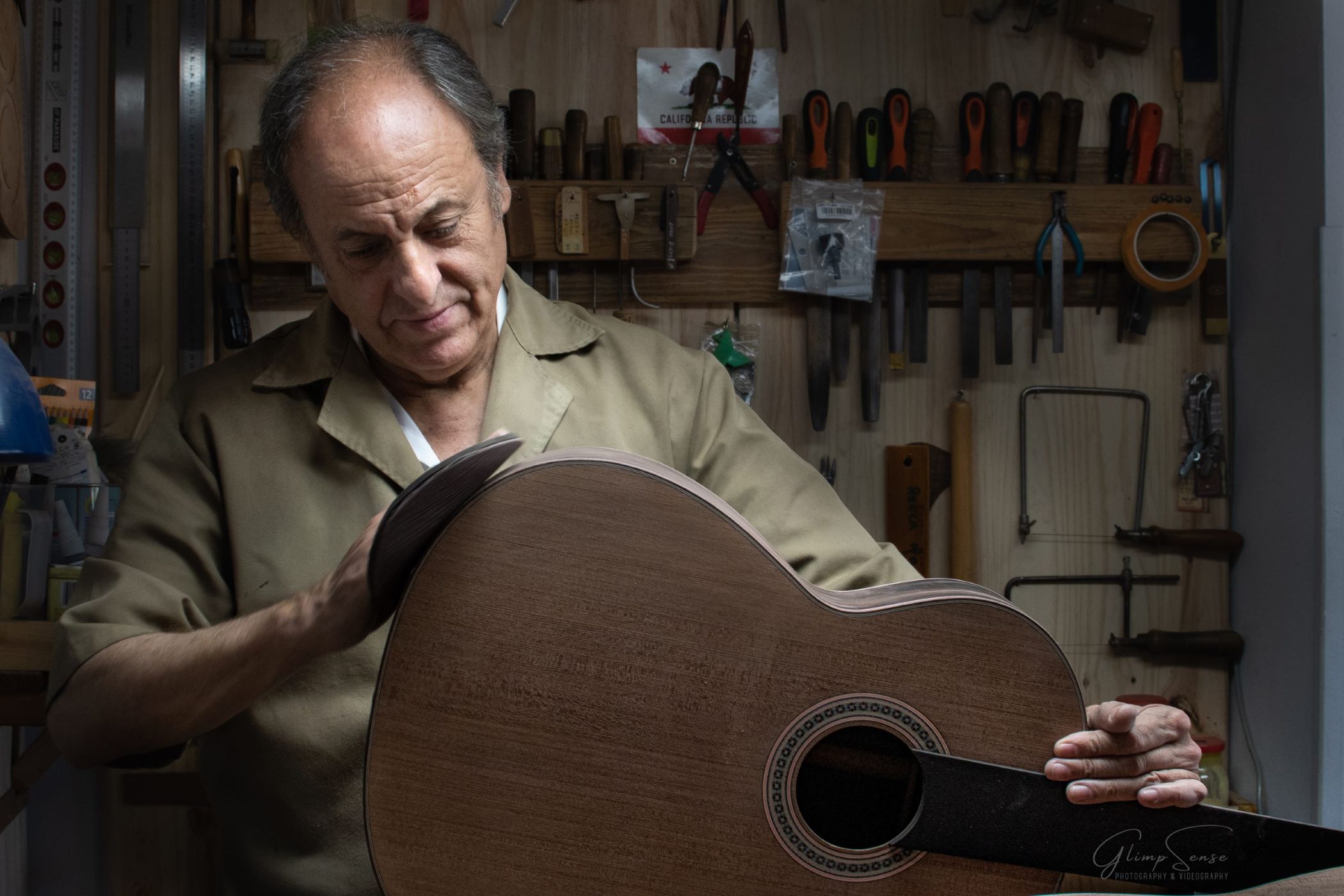 Imagen: https://images.neobookings.com/cms/umusic-hotels.com/section/local-legends-luthiers-of-madrid/pics/local-legends-luthiers-of-madrid-6ze31g5lxp.jpeg