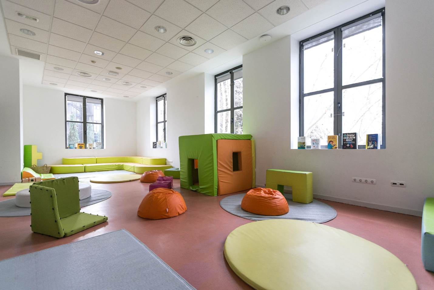 Imagen: https://images.neobookings.com/cms/umusic-hotels.com/section/madrids-creativity-and-culture/pics/madrids-creativity-and-culture-1qwvvz7wkx.png