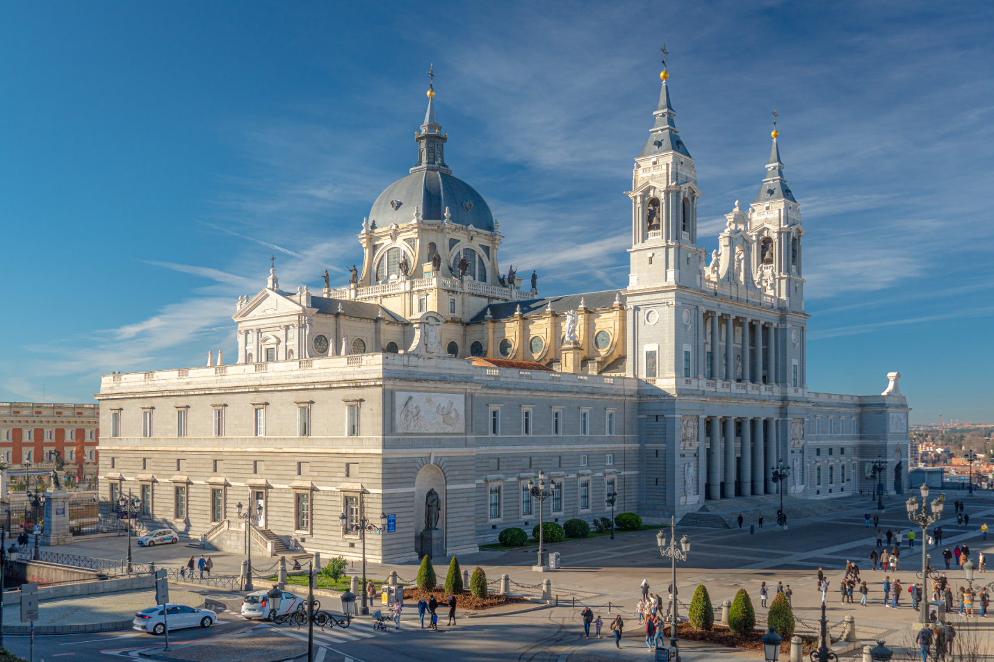 Imagen: https://images.neobookings.com/cms/umusic-hotels.com/section/madrids-creativity-and-culture/pics/madrids-creativity-and-culture-r2e5yprwq8.png