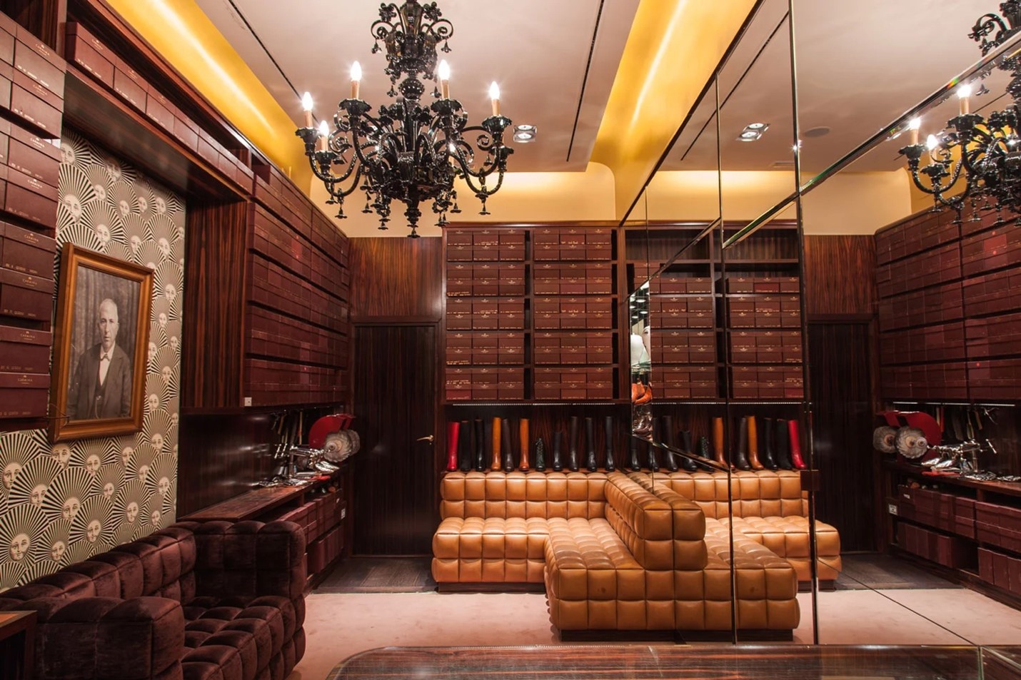 Imagen: https://images.neobookings.com/cms/umusic-hotels.com/section/this-isnt-just-shopping-its-madrid-at-its-most-stylish/pics/this-isnt-just-shopping-its-madrid-at-its-most-stylish-1qwvv0ywkx.jpeg