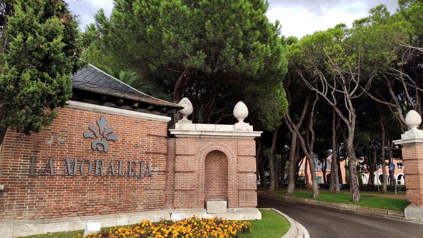 Imagen: https://images.neobookings.com/cms/umusic-hotels.com/section/this-isnt-just-shopping-its-madrid-at-its-most-stylish/pics/this-isnt-just-shopping-its-madrid-at-its-most-stylish-32wdnoxe54.jpeg