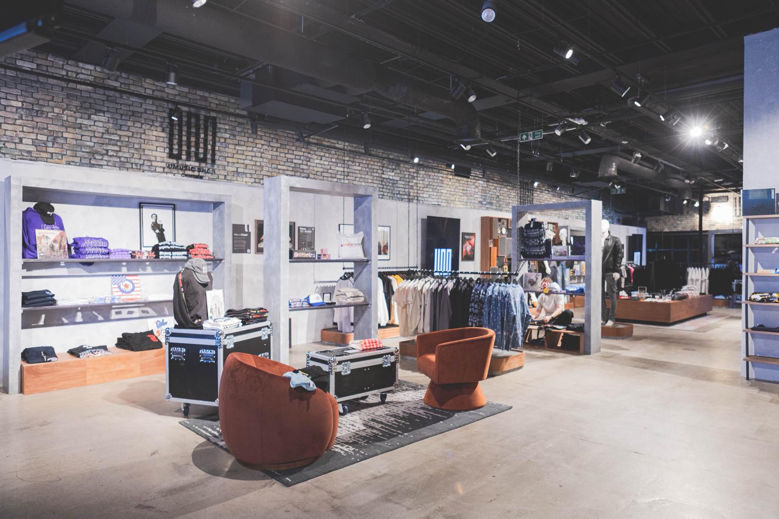 Imagen: https://images.neobookings.com/cms/umusic-hotels.com/section/umusic-expands-global-retail-footprint-with-new-umusic-shop-locations-in-new-york-and-london/pics/umusic-expands-global-retail-footprint-with-new-umusic-shop-locations-in-new-york-and-london-dmeo3roe94.jpeg