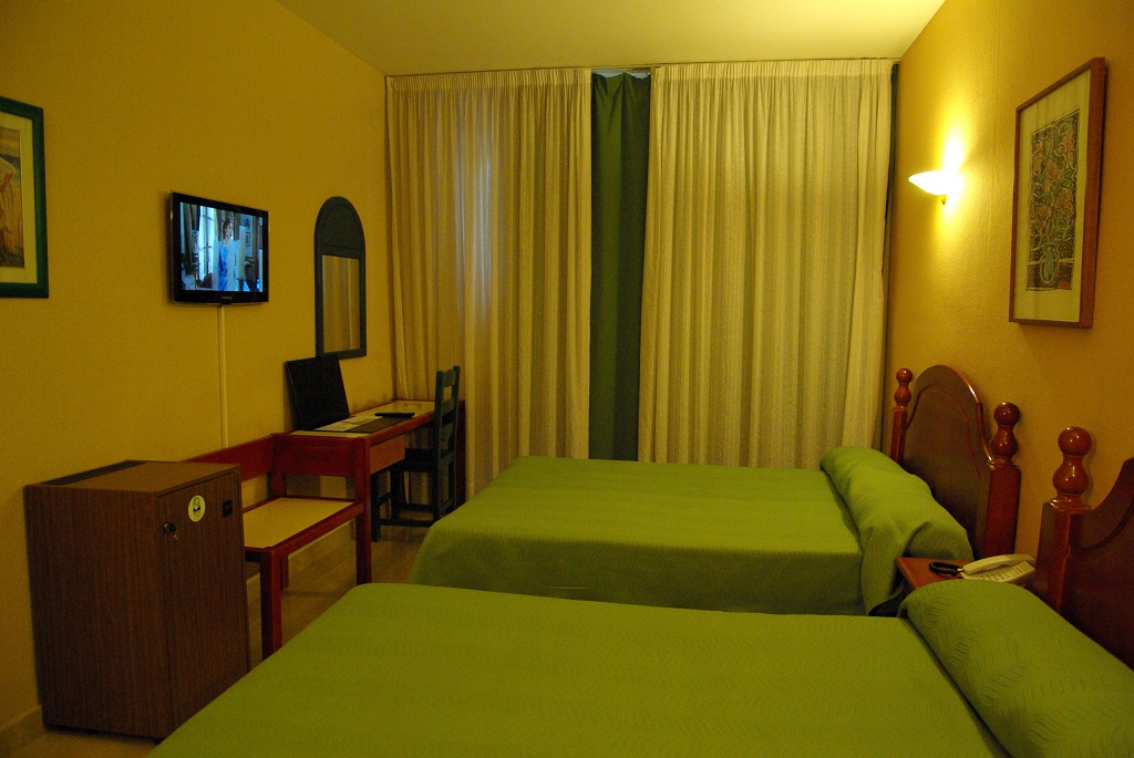 Logotip Hotel Pino Alto, Hotel en la playa de Tarragona.